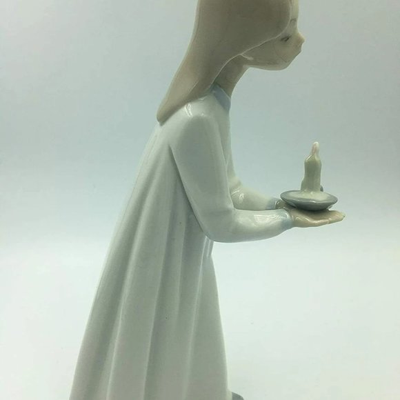 Lladro Girl with Candle - Picture 4 of 5